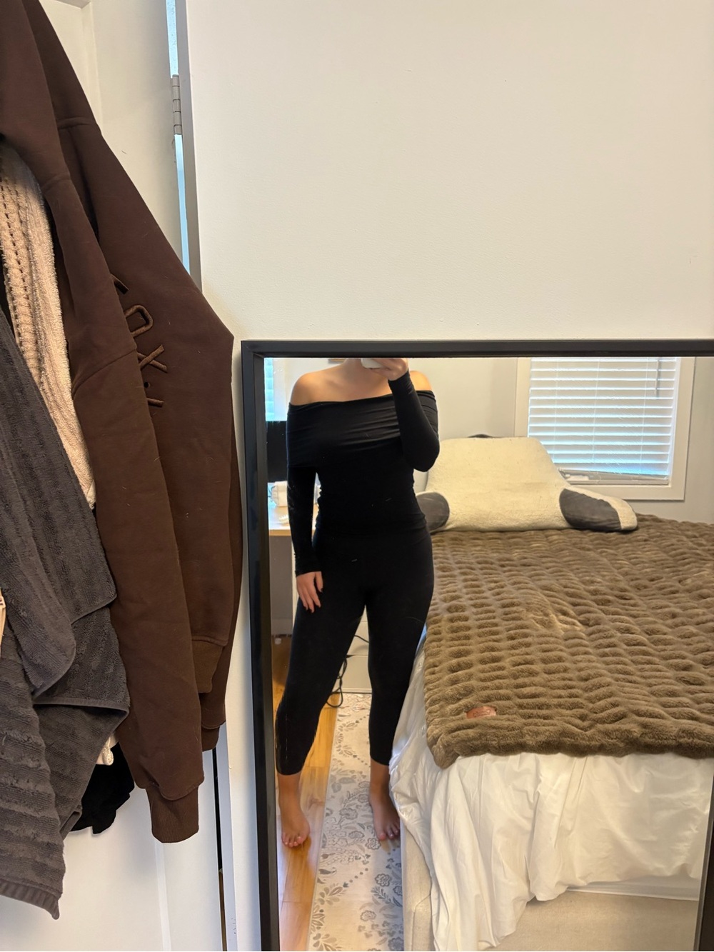 ARITZIA - BABATON Off-Shoulder Long Sleeve Women’s Top - Black - Picture 5 of 8